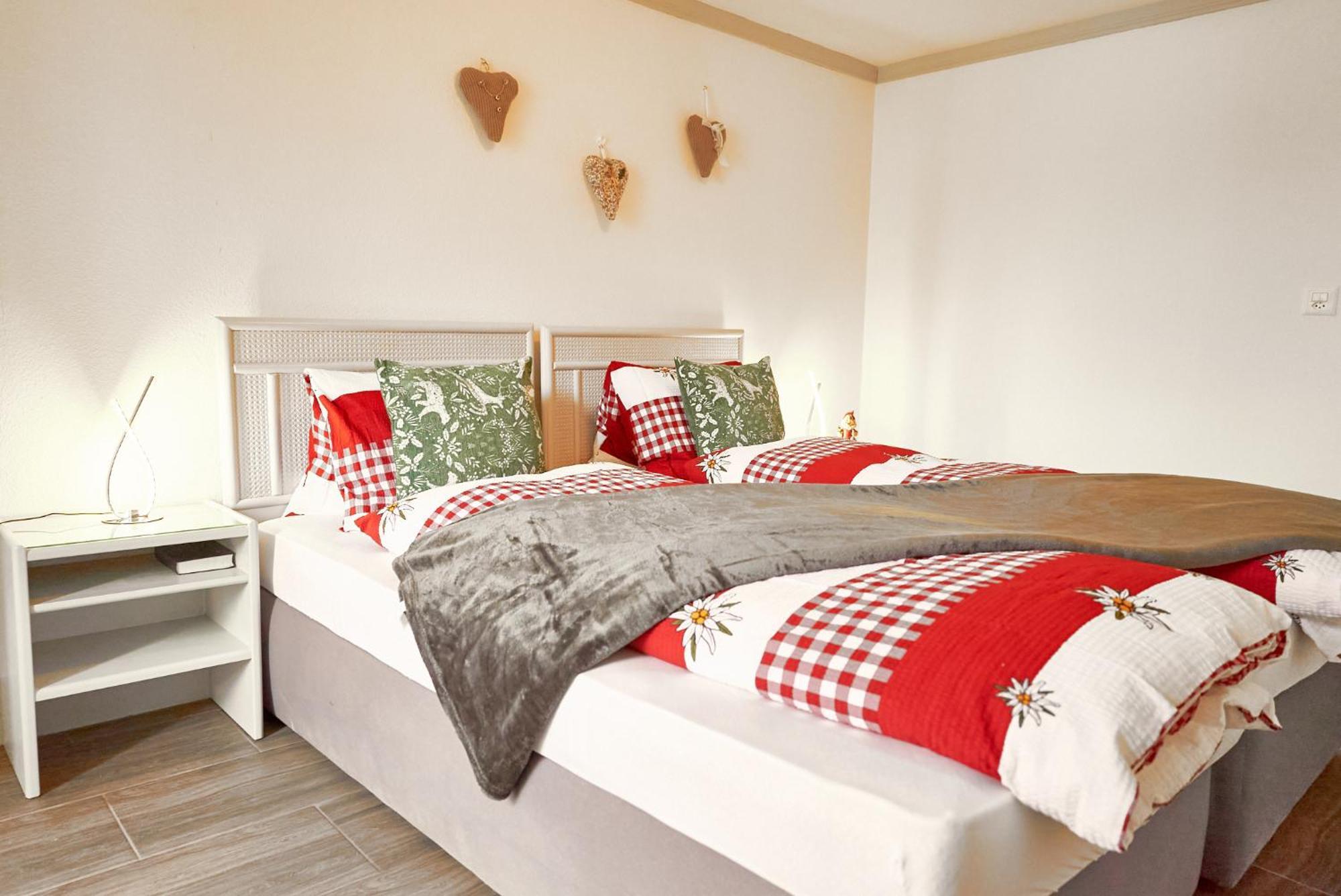 Double Room By Interlaken. Parking Darligen Bagian luar foto